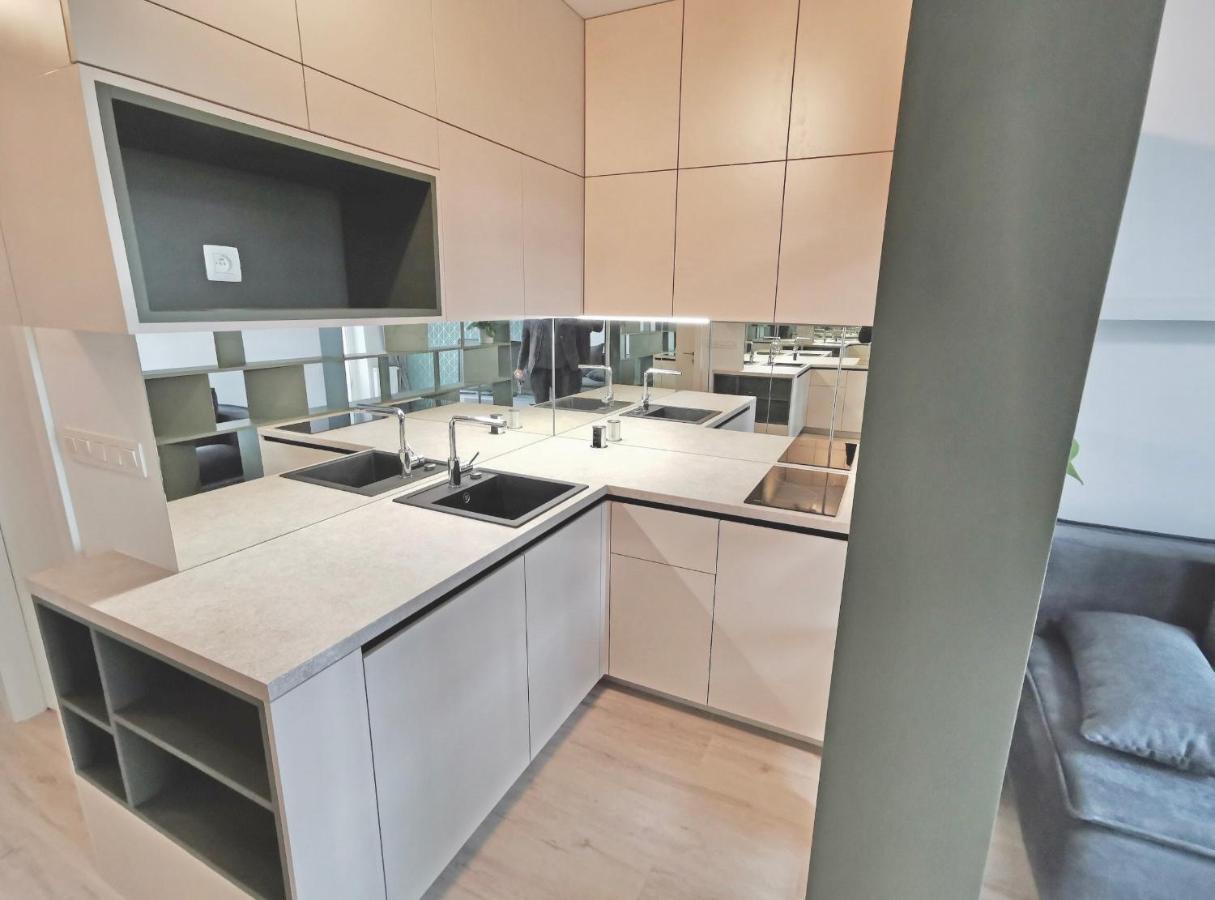 Luxury, Bright Studio With Parking And Balcony In Bratislava Center Eksteriør bilde